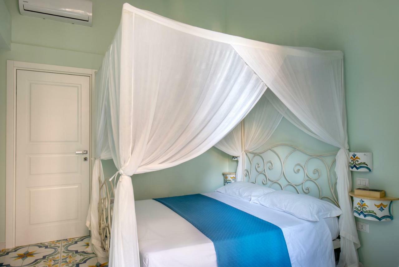 Regina Elena Bed & Breakfast Naples Exterior photo